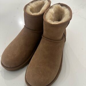 UGG Classic Short II Boots Chestnut | Women’s Size 8 | NEW